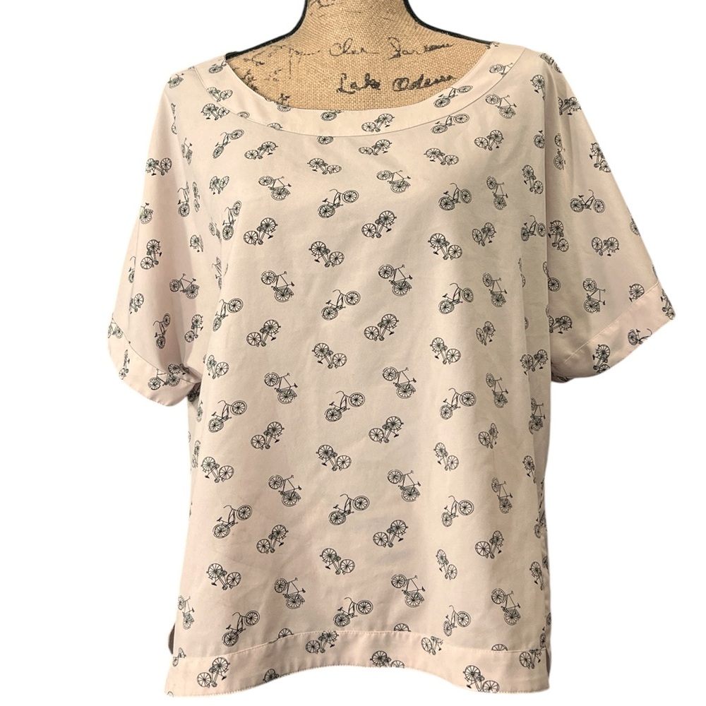 Porophrose EC pale pink bicycle print blouse with short sleeves. Size X-Large